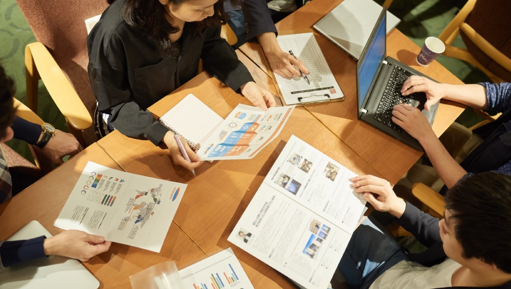 SDGsについてのワークショップをする様子