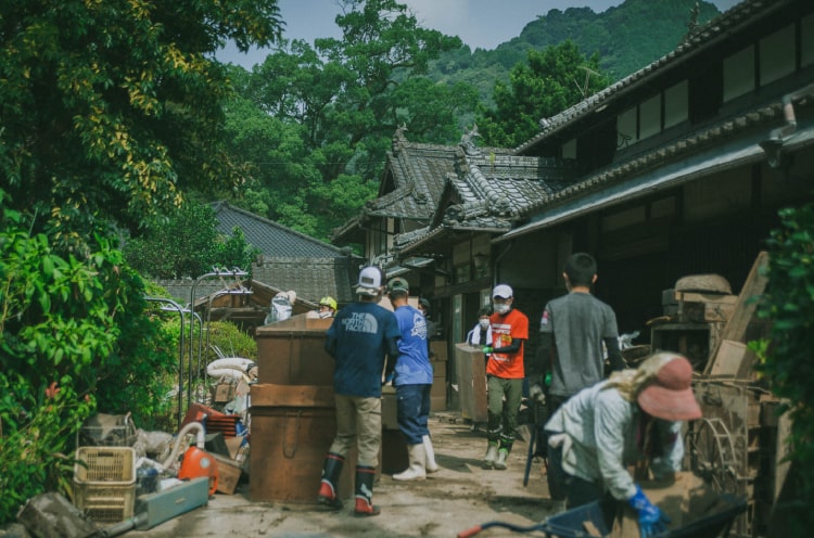 人吉の水害で復興支援をする様子