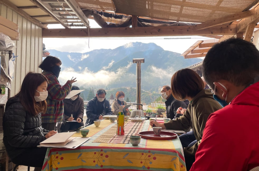 地域のあり方について会議するメンバー